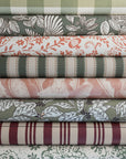 Wallpaper Hares in Hiding - Dusty Pink