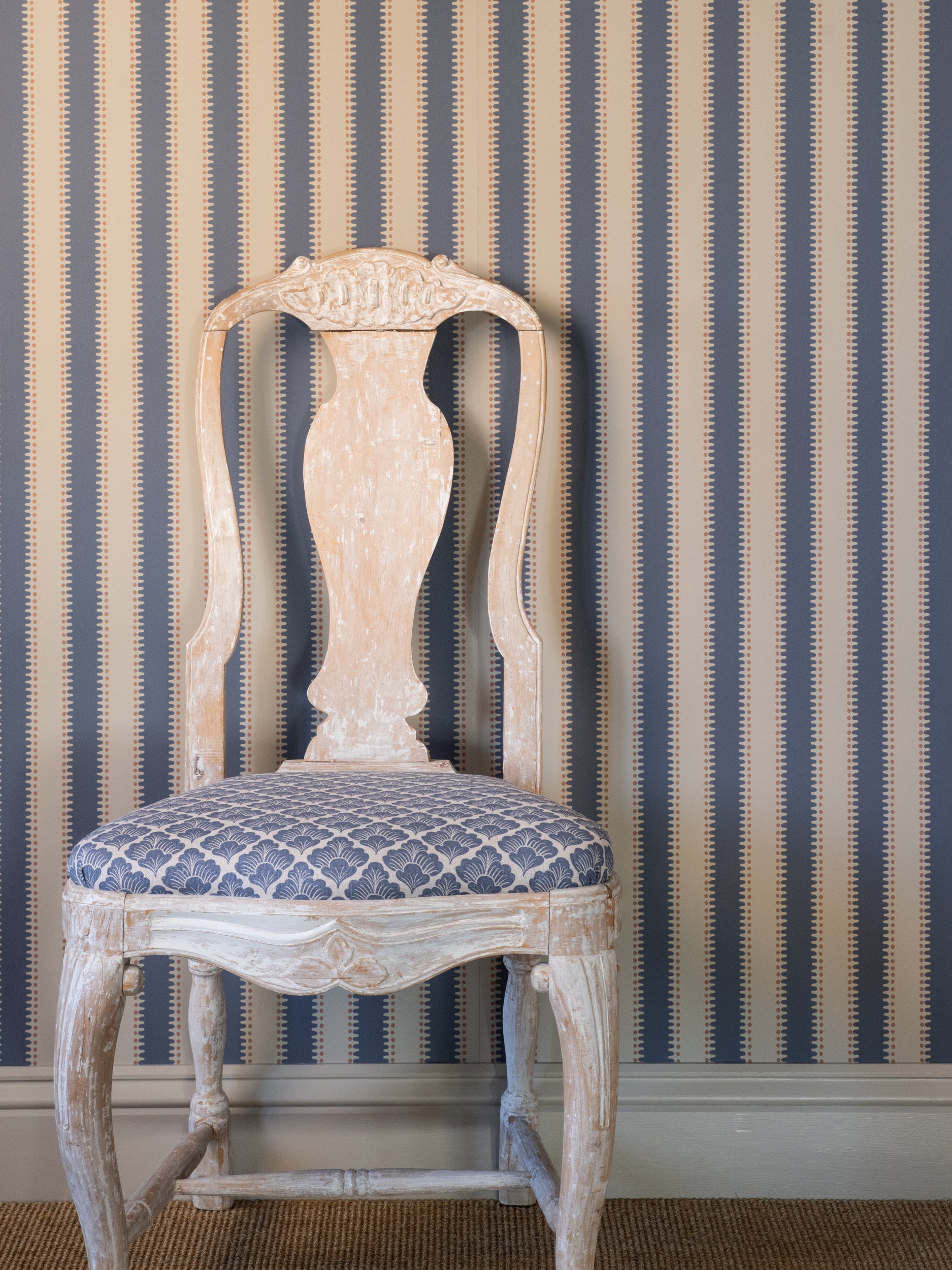 Wallpaper Jagged Stripe - Denim – Långelid Von Brömssen