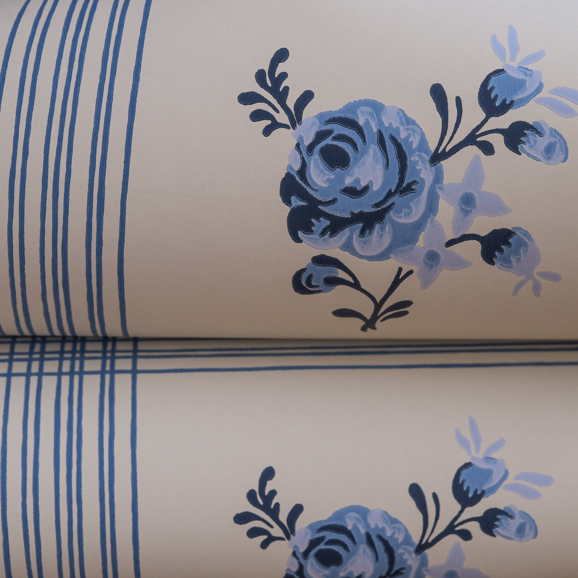 Wallpaper Rose - Delft blue