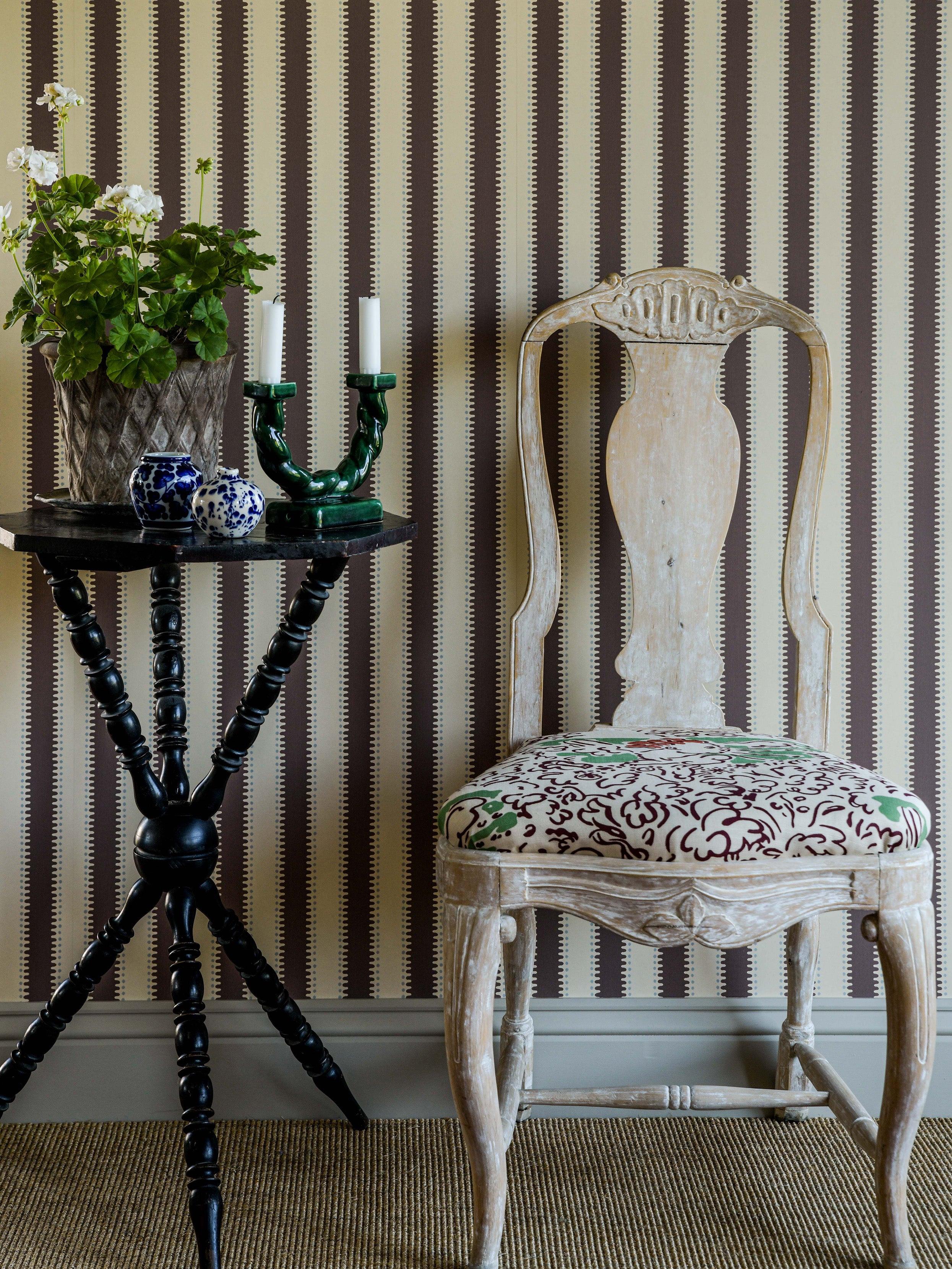 Wallpaper Jagged Stripe - Marron – Långelid Von Brömssen
