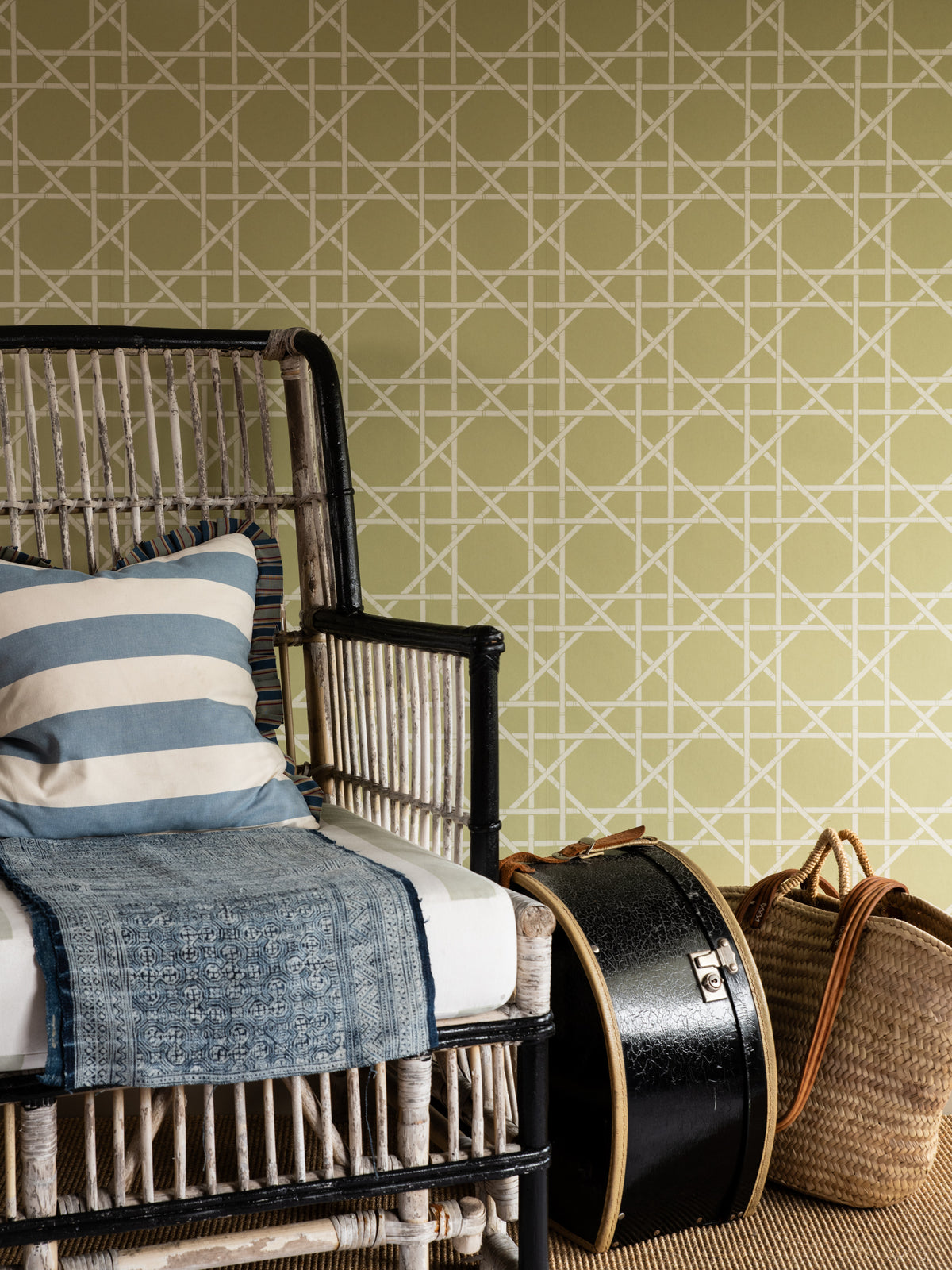 COMING SOON Wallpaper Trellis - Dusty Lemon 52-67